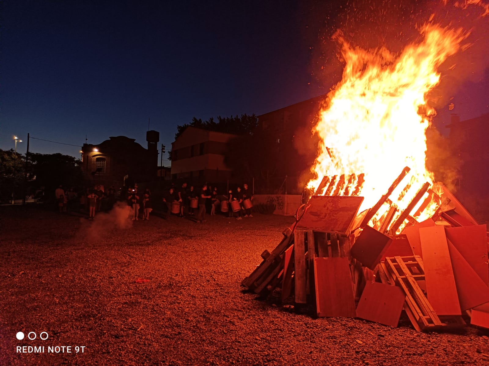 Focs de Sant Joan a Masquefa amb la Flama del Canigó