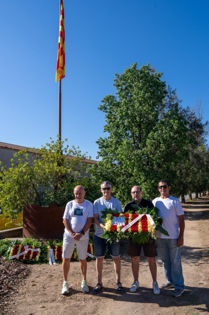 Onze de setembre: Ofrena floral en un espai creat pel Club Excursionista Anoia el mateix dia que l’entitat compleix 25 anys