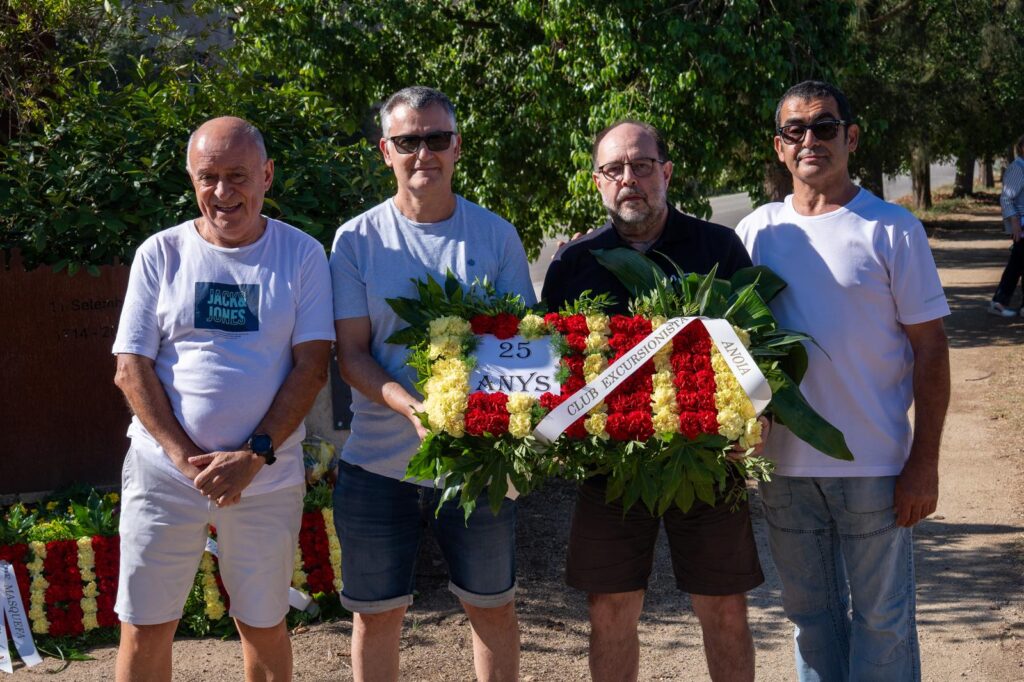 Onze de setembre: Ofrena floral en un espai creat pel Club Excursionista Anoia el mateix dia que l’entitat compleix 25 anys