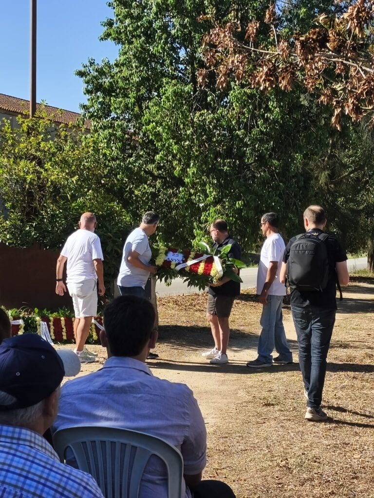Onze de setembre: Ofrena floral en un espai creat pel Club Excursionista Anoia el mateix dia que l’entitat compleix 25 anys