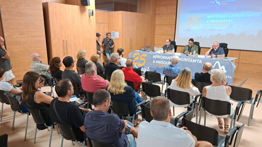 Tarda emotiva per a donar el tret de sortida als actes de celebració del 25è aniversari del Club Excursionista Anoia.