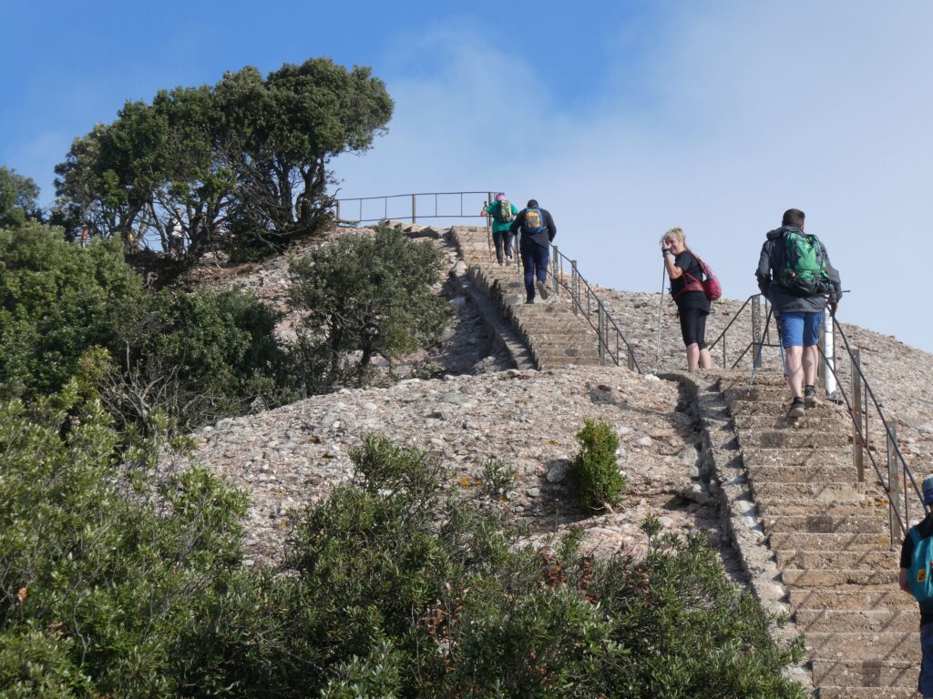 S’assoleix el cim de Sant Jeroni de Montserrat (1245mts) per commemorar el 25è aniversari del Club Excursionista Anoia