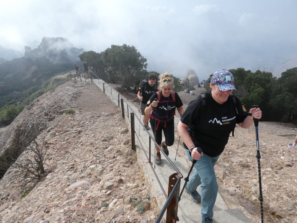 S’assoleix el cim de Sant Jeroni de Montserrat (1245mts) per commemorar el 25è aniversari del Club Excursionista Anoia