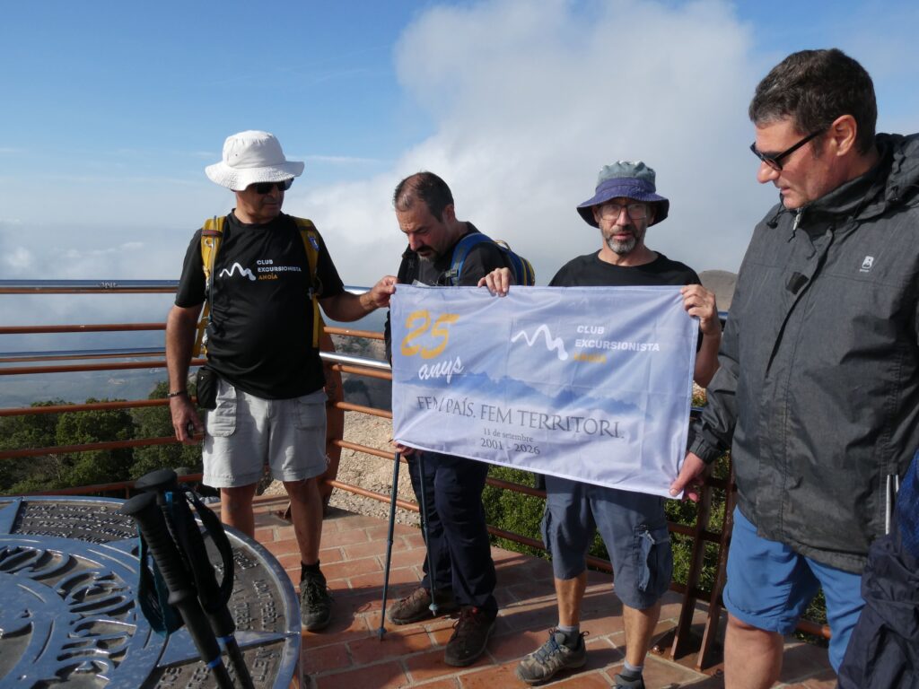 S’assoleix el cim de Sant Jeroni de Montserrat (1245mts) per commemorar el 25è aniversari del Club Excursionista Anoia