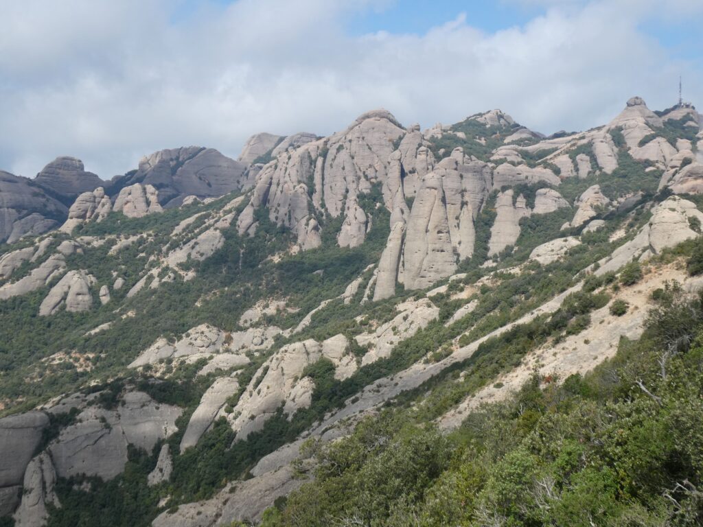 S’assoleix el cim de Sant Jeroni de Montserrat (1245mts) per commemorar el 25è aniversari del Club Excursionista Anoia