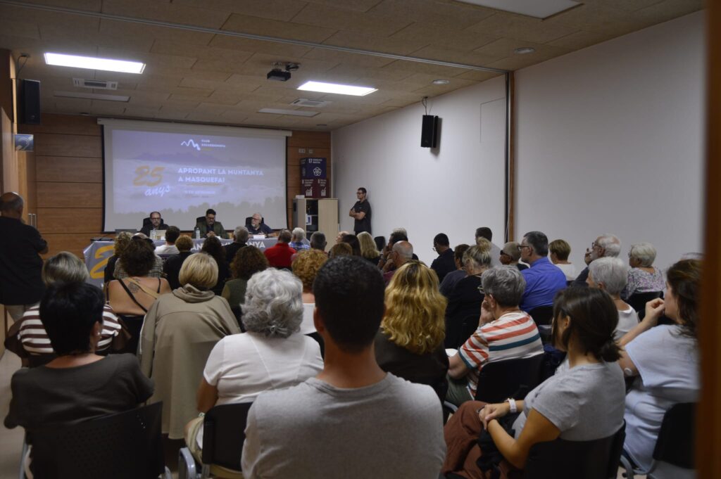 Tarda emotiva per a donar el tret de sortida als actes de celebració del 25è aniversari del Club Excursionista Anoia.